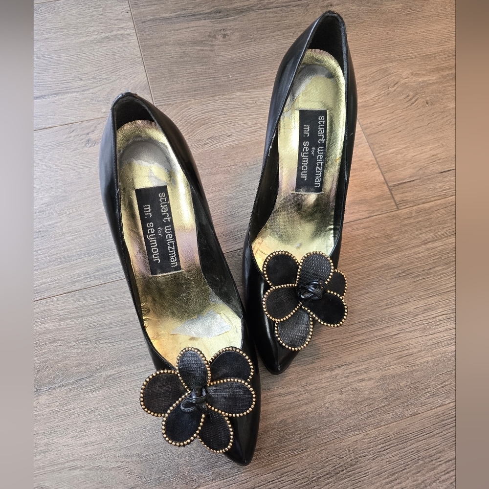 Stuart Weitzman Patent Navy Pumps With Unique Bow Size 7